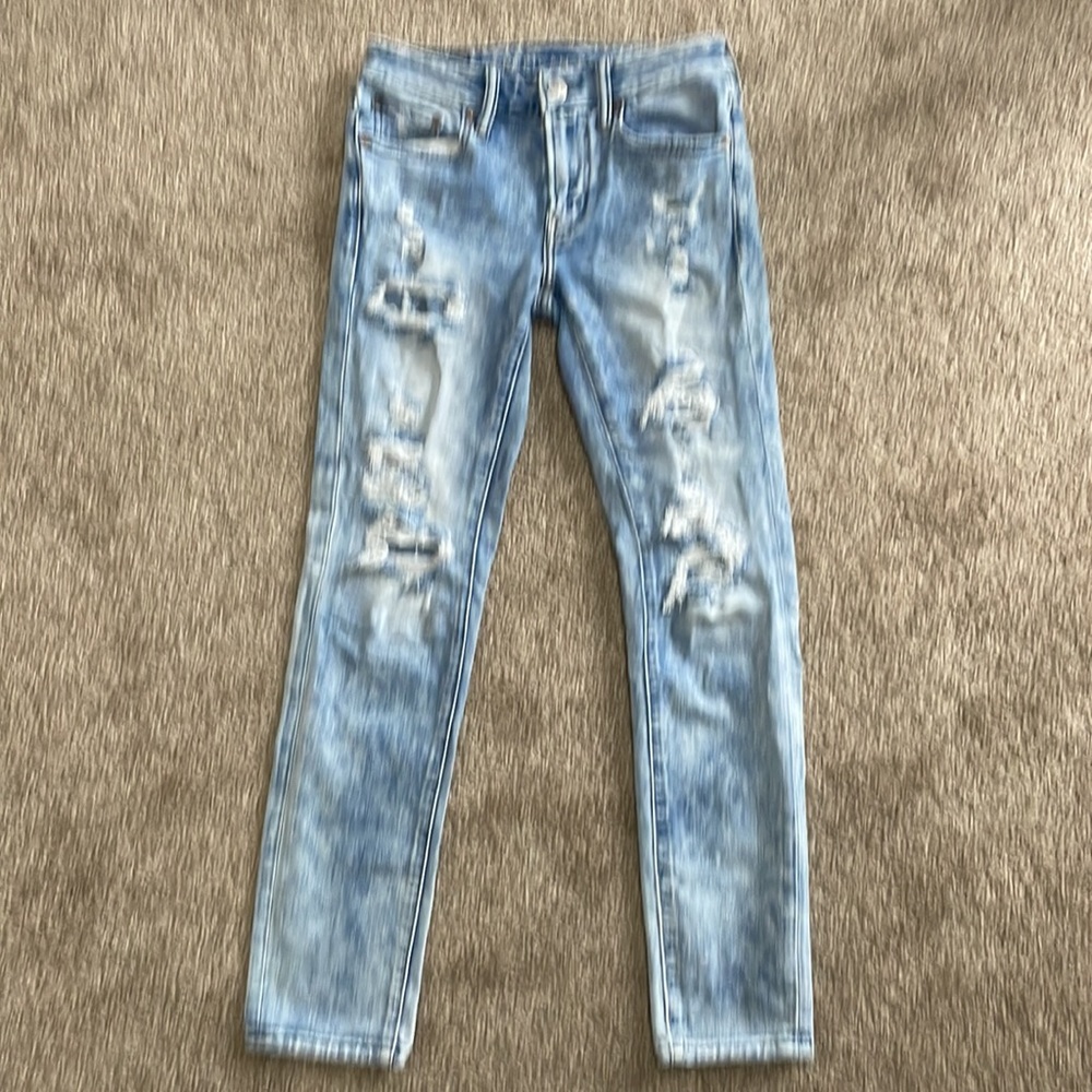 NWOT American Eagle Outfitters Airflex+ Skinny destructed jeans